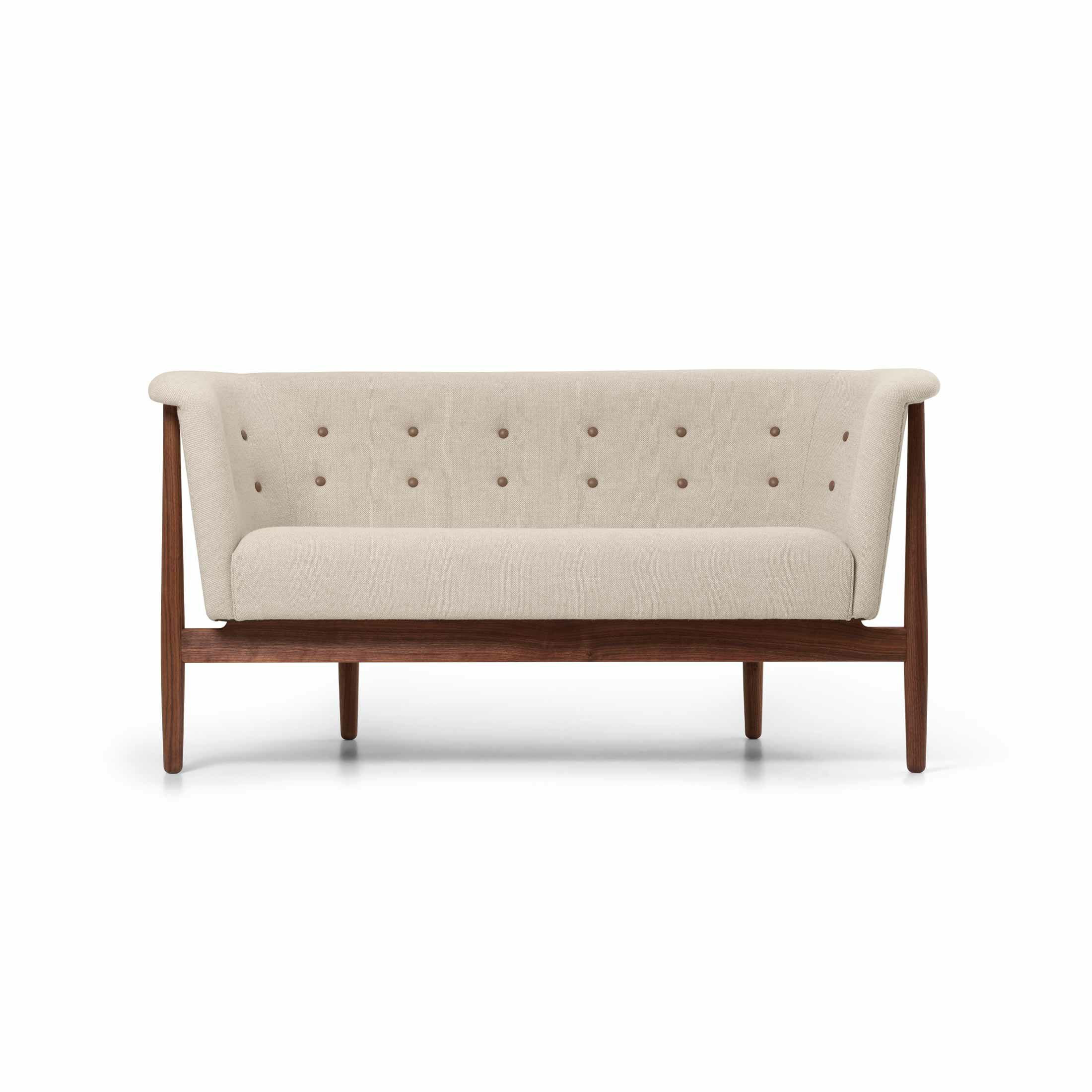 CARL HANSEN & SON（カール・ハンセン＆サン） / ND52-2 VITA SOFA（ヴィタソファ） / ウォルナット材・オイル仕上げ / Hallingdal 0200（ハリンダル） / ボタン：Sif 95 / ソファ