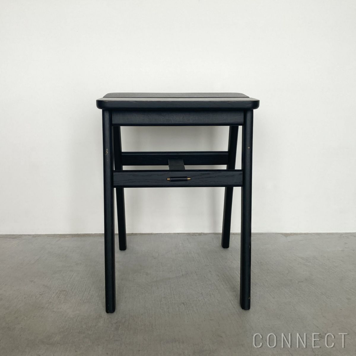 【アウトレット】FORM & REFINE（フォーム&リファイン） / Angle Stool（アングルスツール） / ブラックオーク / スツール / No.02