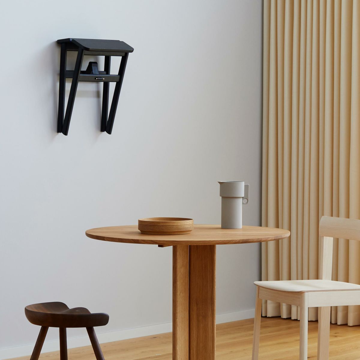 【アウトレット】FORM & REFINE（フォーム&リファイン） / Angle Stool（アングルスツール） / ブラックオーク / スツール / No.02