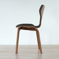 FRITZ HANSEN（フリッツ・ハンセン） / GRAND PRIX（グランプリチェア） / ウッドレッグ / ウォルナット / フロントパディング / VANIR 373（ヴァニール）グラナイトブラウン