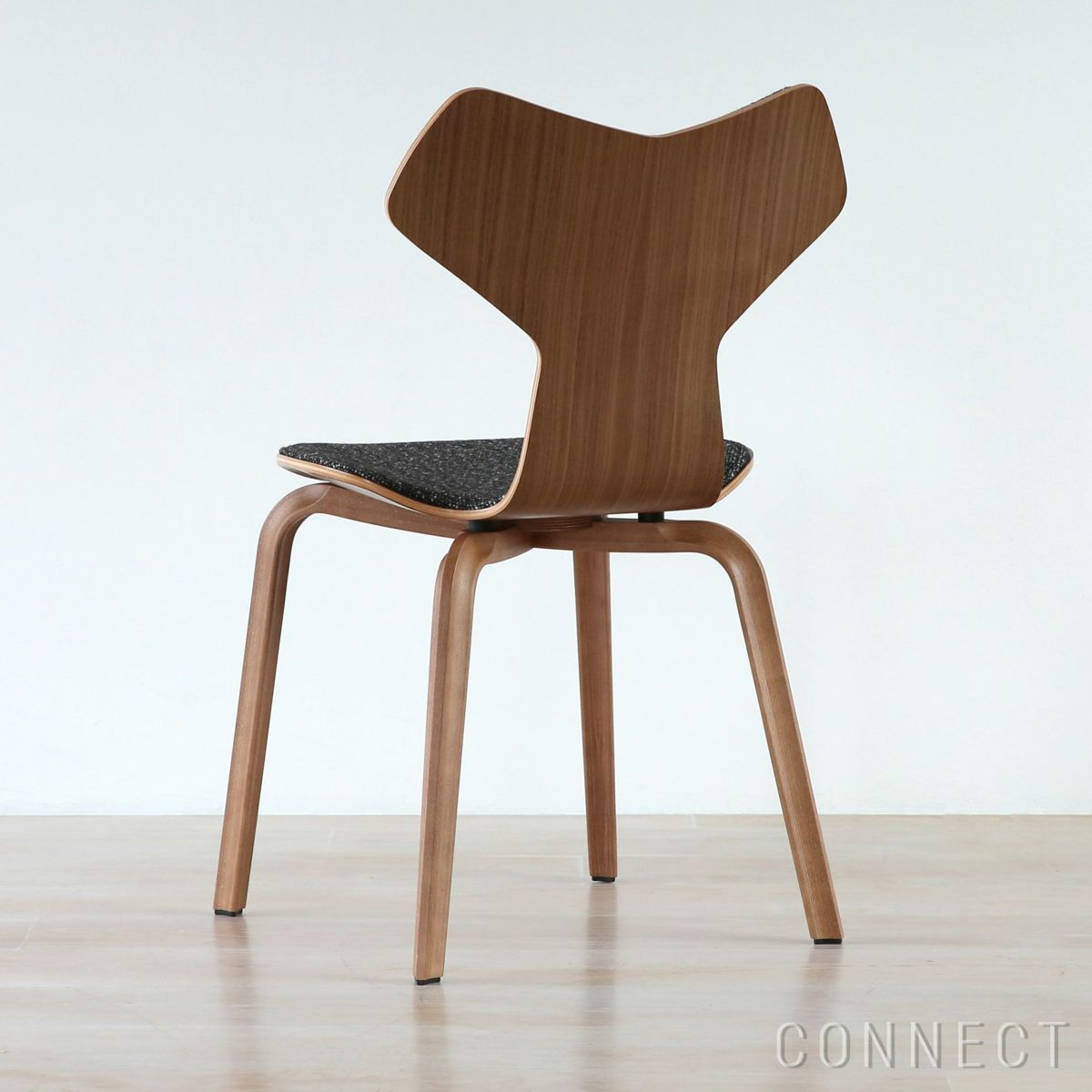 FRITZ HANSEN（フリッツ・ハンセン） / GRAND PRIX（グランプリチェア） / ウッドレッグ / ウォルナット / フロントパディング / VANIR 373（ヴァニール）グラナイトブラウン