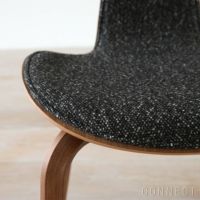 FRITZ HANSEN（フリッツ・ハンセン） / GRAND PRIX（グランプリチェア） / ウッドレッグ / ウォルナット / フロントパディング / VANIR 373（ヴァニール）グラナイトブラウン