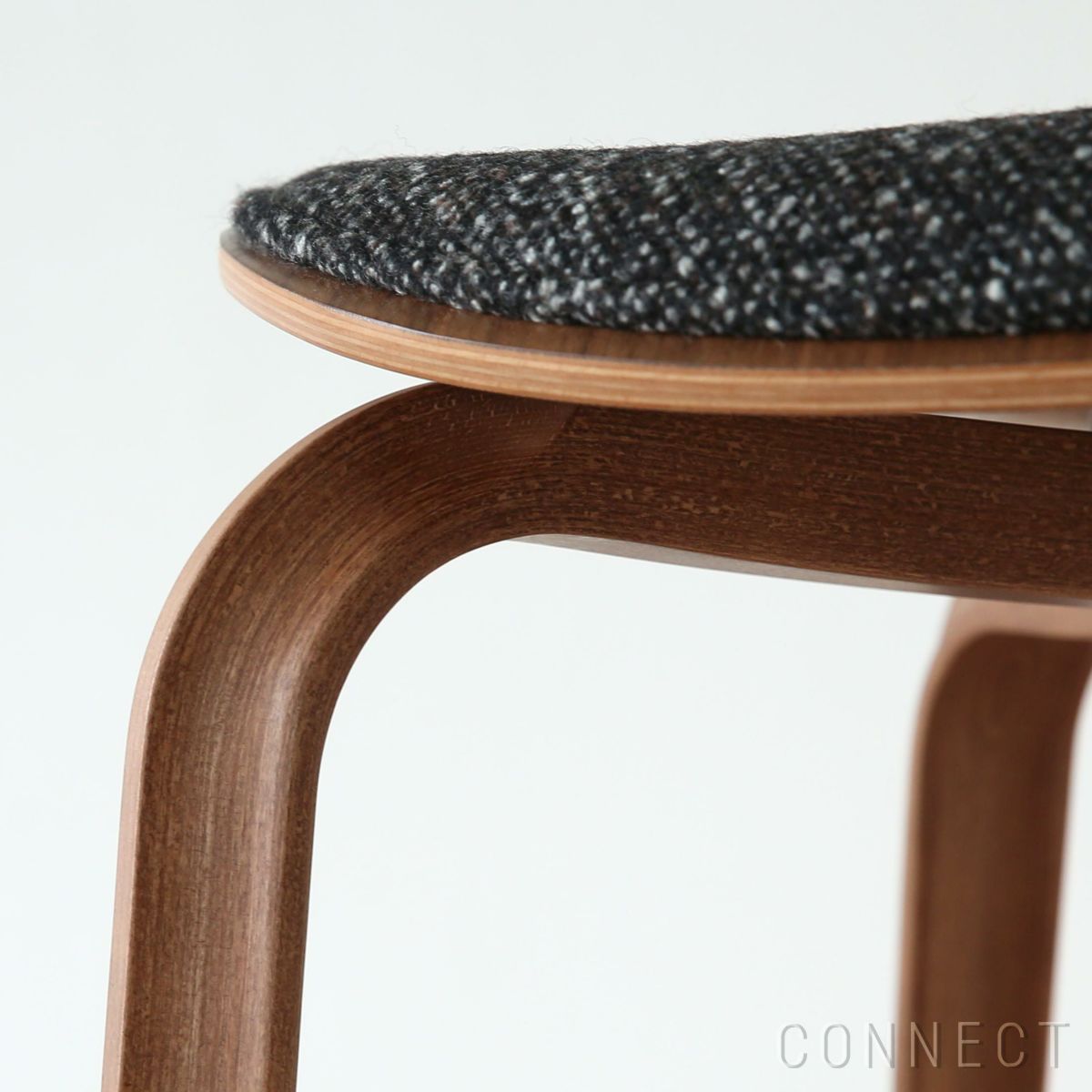 FRITZ HANSEN（フリッツ・ハンセン） / GRAND PRIX（グランプリチェア） / ウッドレッグ / ウォルナット / フロントパディング / VANIR 373（ヴァニール）グラナイトブラウン